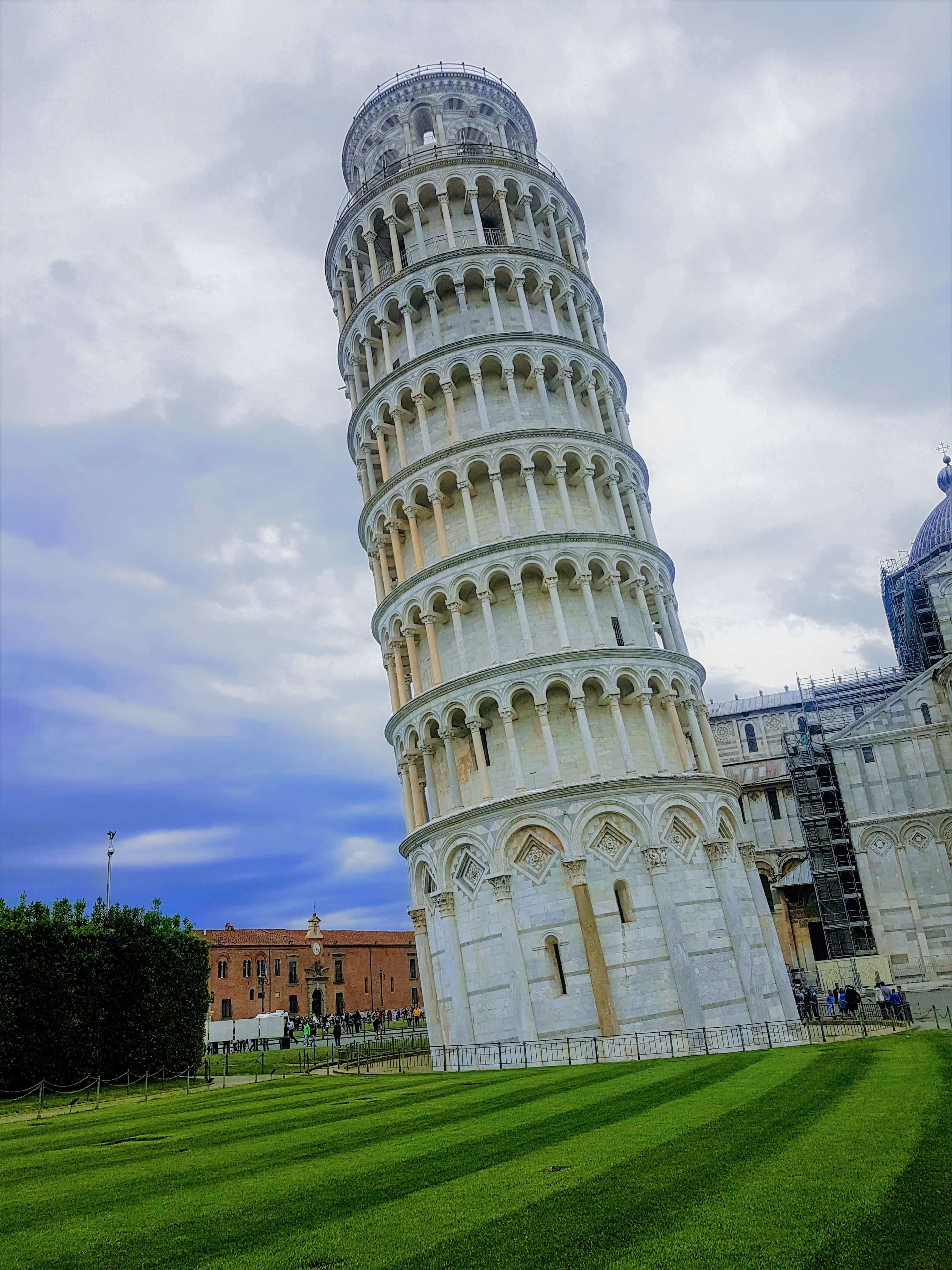 pisa centrale to leaning tower