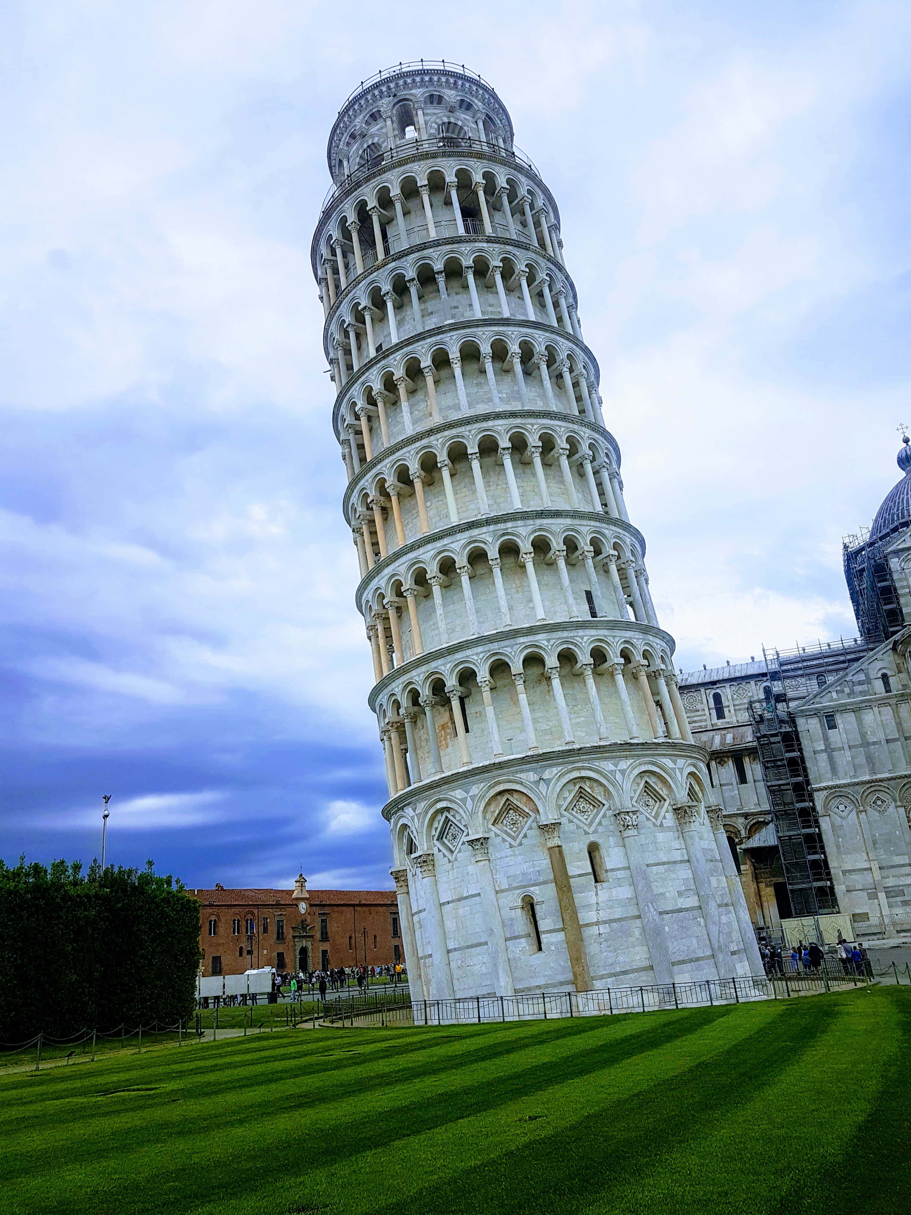 how tall and wide s the leaning tower of pizza